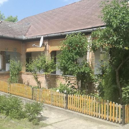 Henrietta Vendeghaz Apartment Domoszlo Ngoại thất bức ảnh