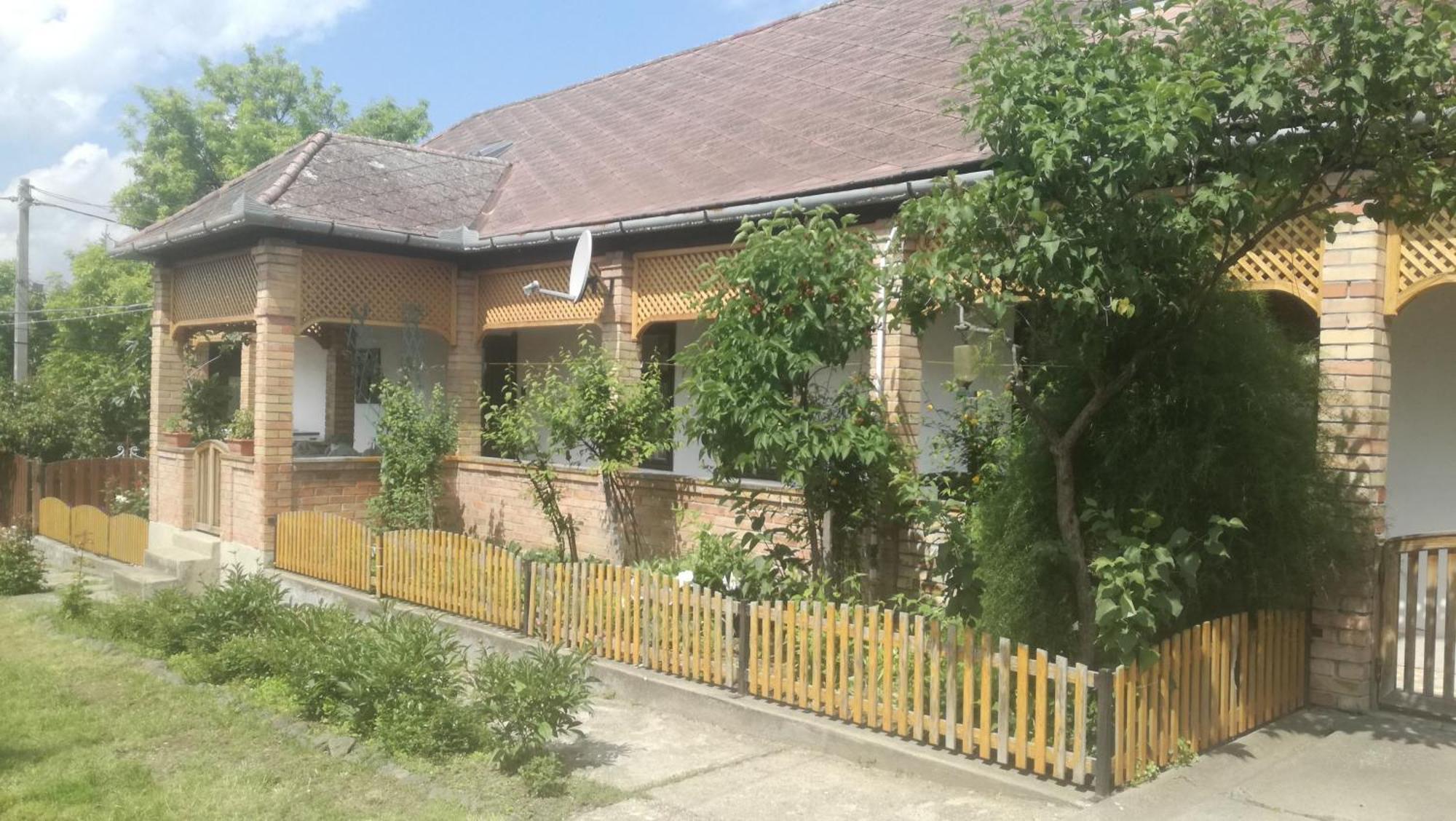 Henrietta Vendeghaz Apartment Domoszlo Ngoại thất bức ảnh